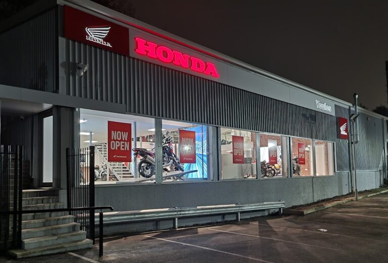 photo.html 378 768x520