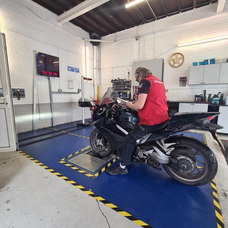 photo.html 383 768x768